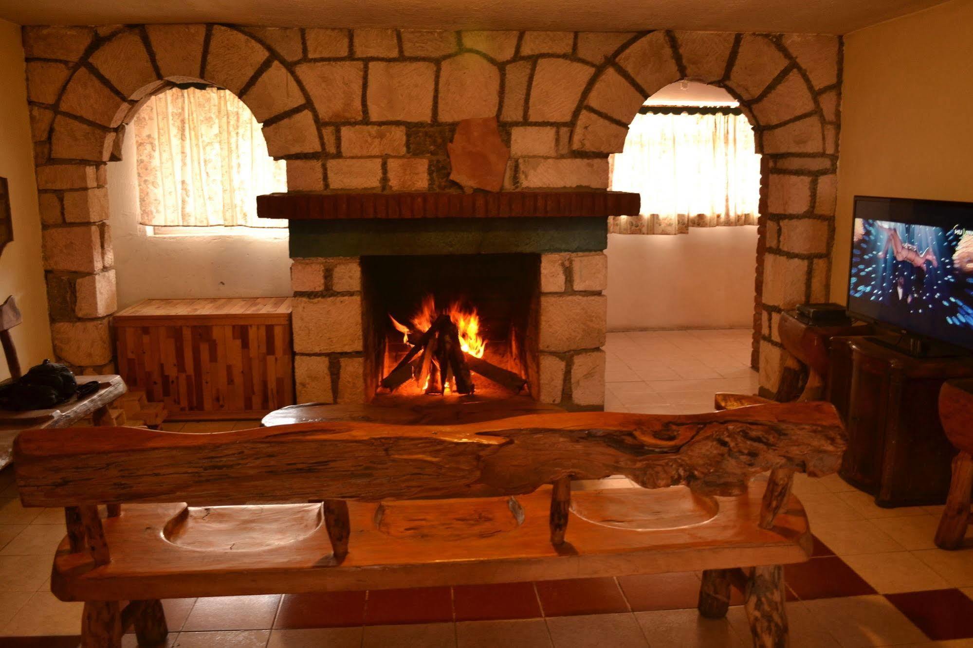 Hotel Posada Del Cobre Креел Екстериор снимка